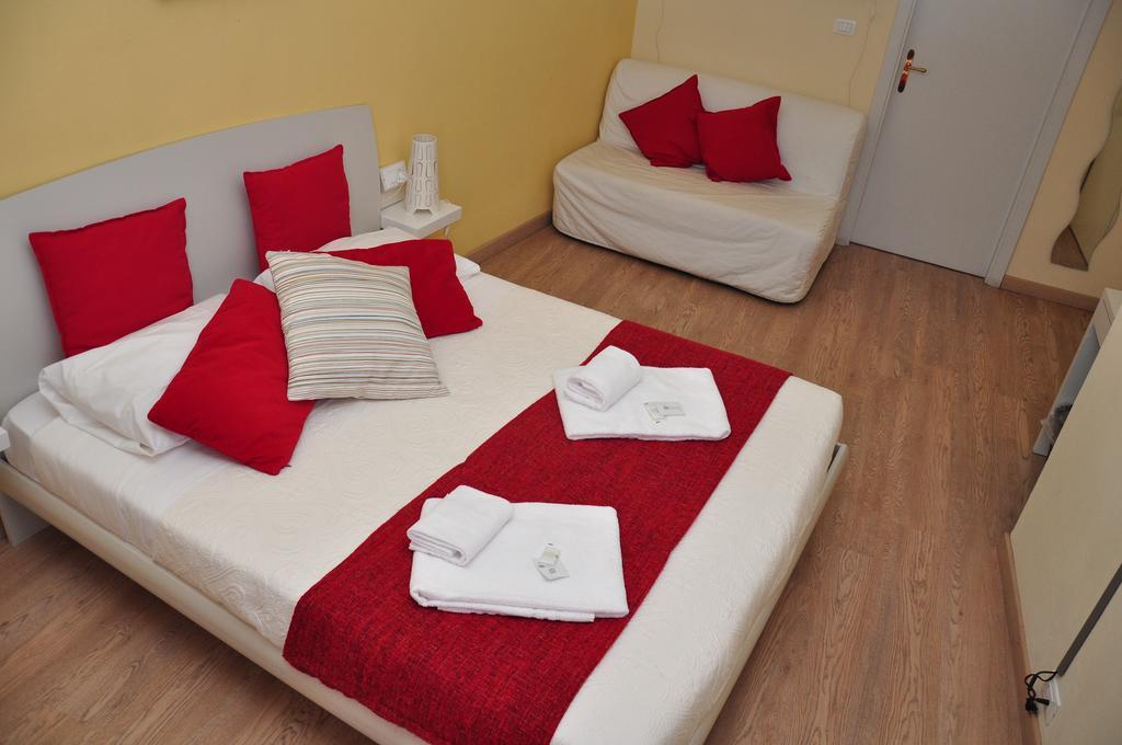 At Home Bed And Breakfast Lucca Bagian luar foto