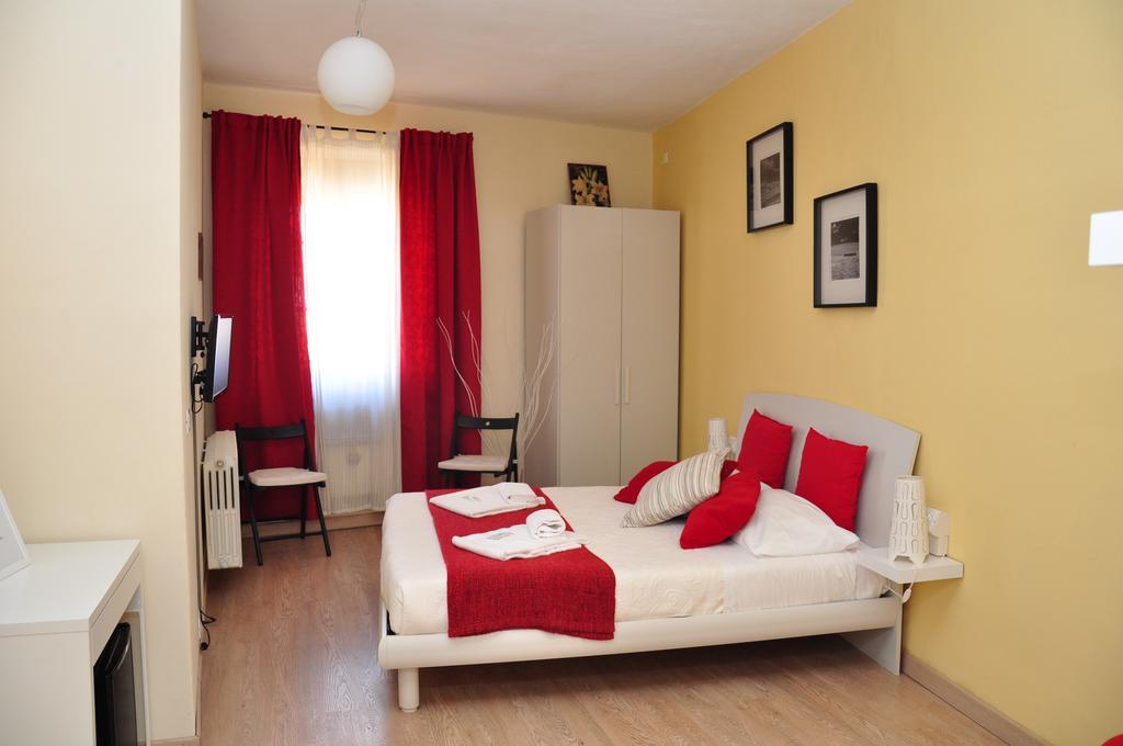 At Home Bed And Breakfast Lucca Bagian luar foto