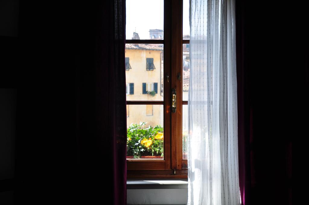 At Home Bed And Breakfast Lucca Bagian luar foto