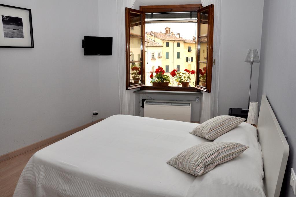 At Home Bed And Breakfast Lucca Ruang foto