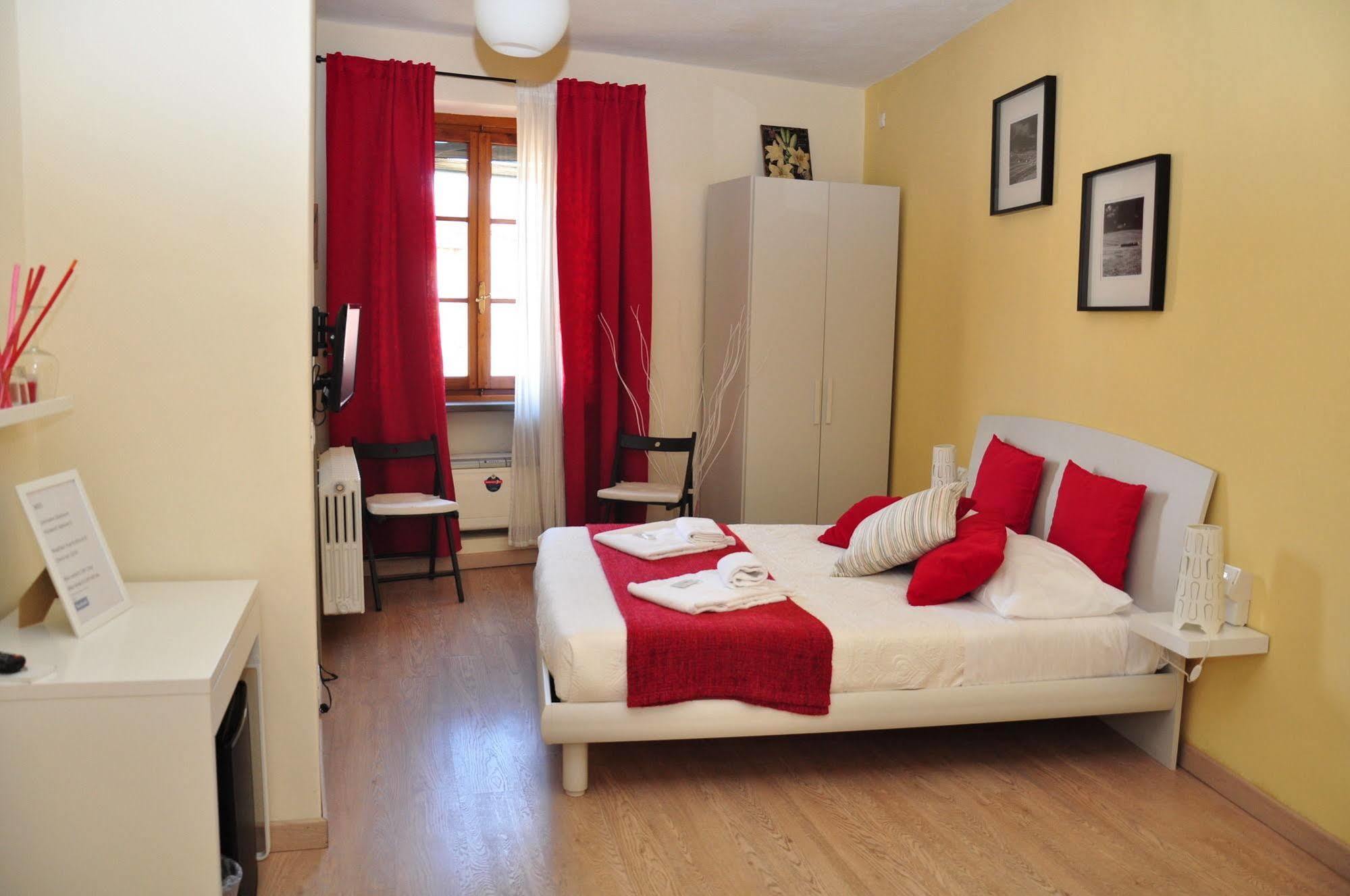 At Home Bed And Breakfast Lucca Bagian luar foto