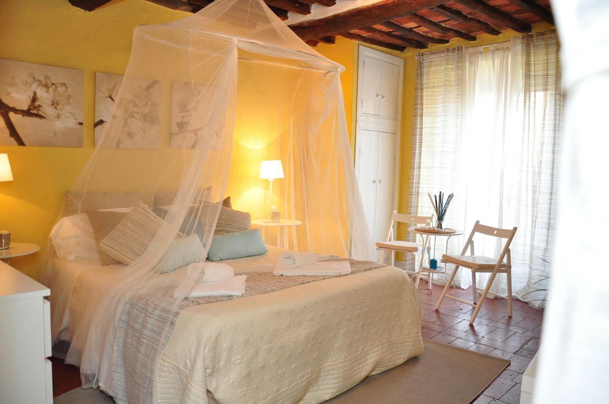 At Home Bed And Breakfast Lucca Bagian luar foto