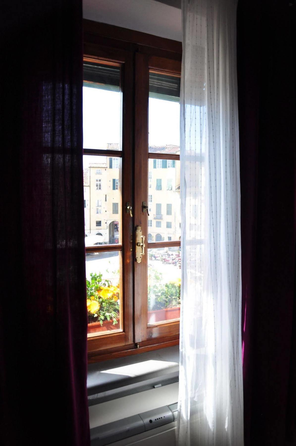 At Home Bed And Breakfast Lucca Bagian luar foto