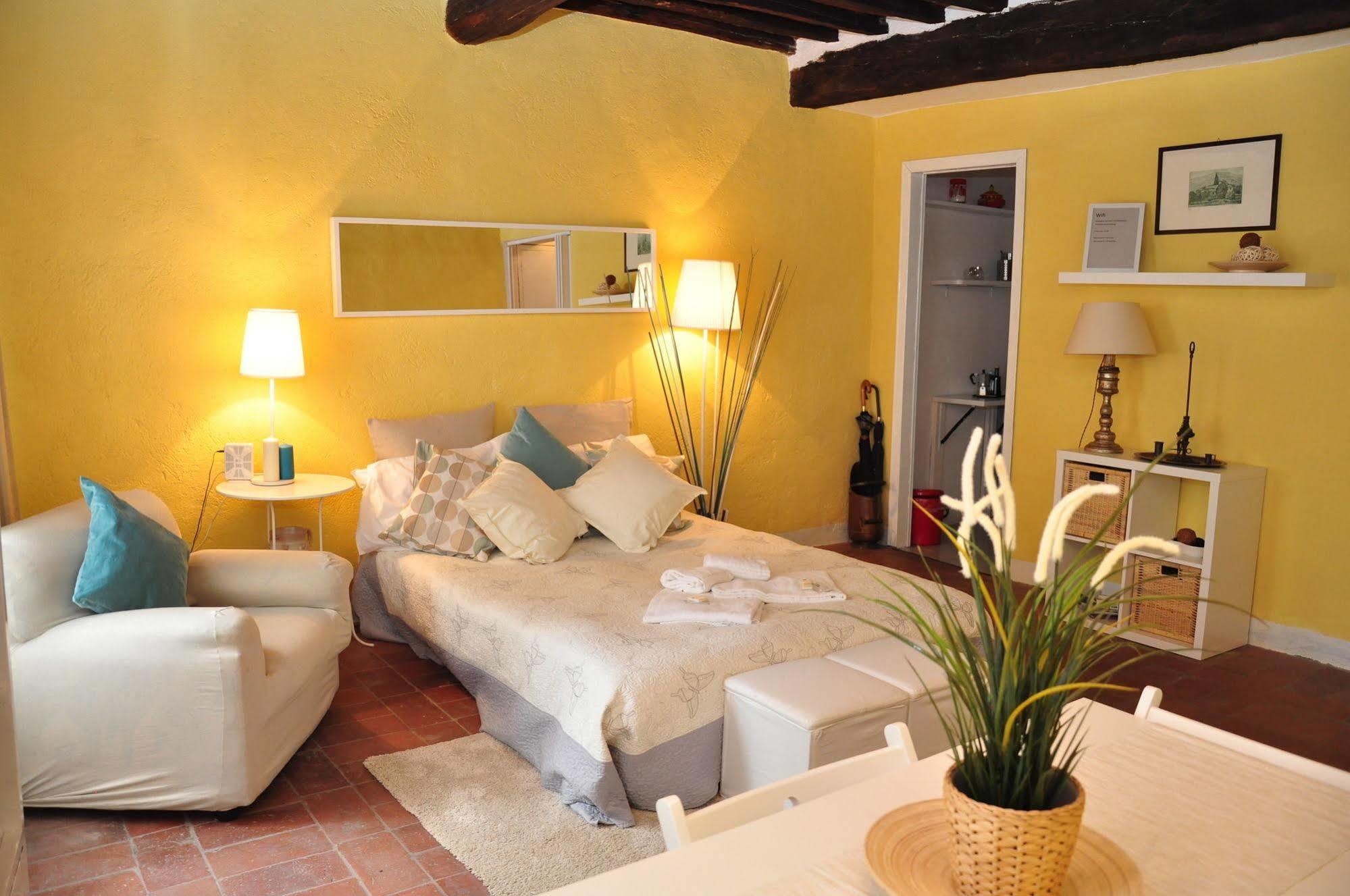 At Home Bed And Breakfast Lucca Bagian luar foto