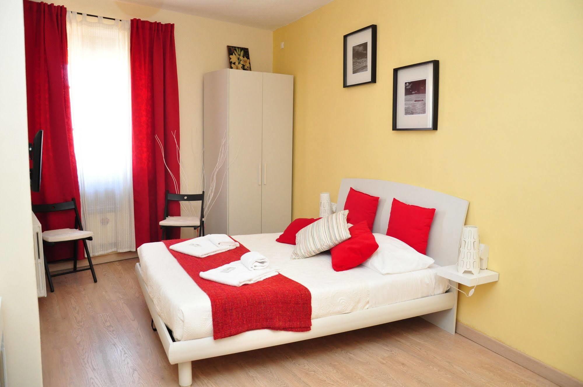 At Home Bed And Breakfast Lucca Bagian luar foto