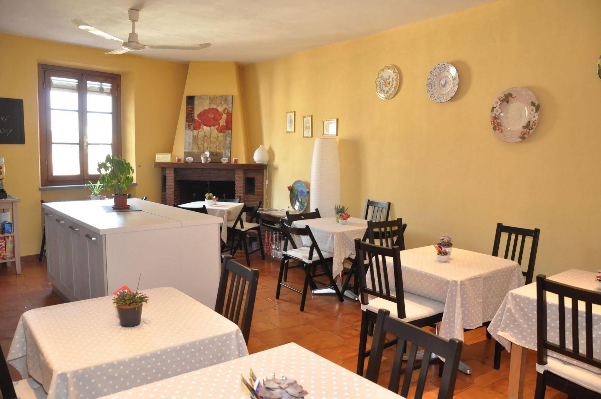 At Home Bed And Breakfast Lucca Bagian luar foto