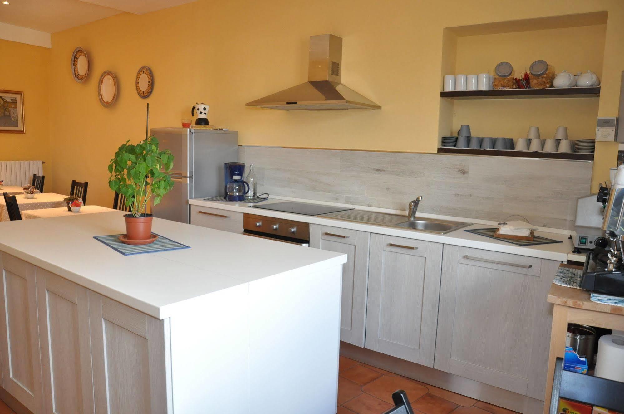 At Home Bed And Breakfast Lucca Bagian luar foto